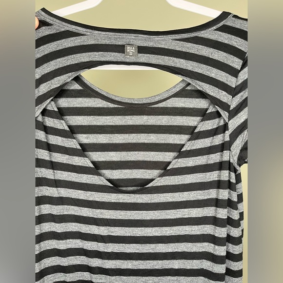 Billabong Striped KeyHole Open Back Dress - Picture 3 of 5